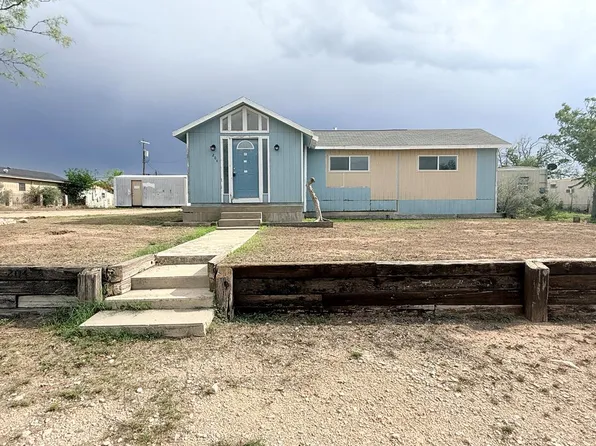 204 E 4th St, Iraan, TX 79744