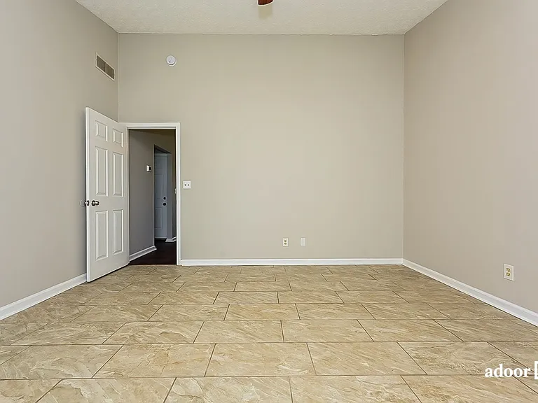 6499 Pine Grove Ct — Photo 10