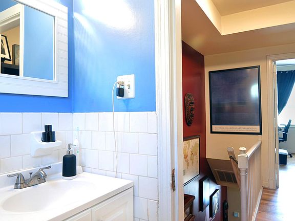 Bathroom & Hallway