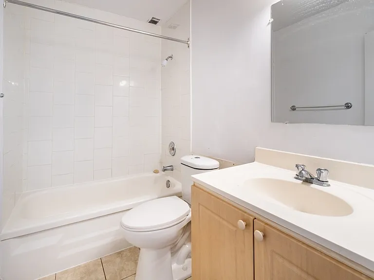 1123 Royal York Rd — Photo 10