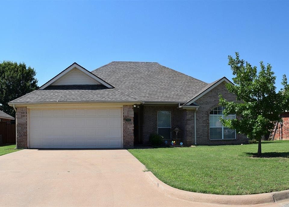 1st image of 521 Callie Ln