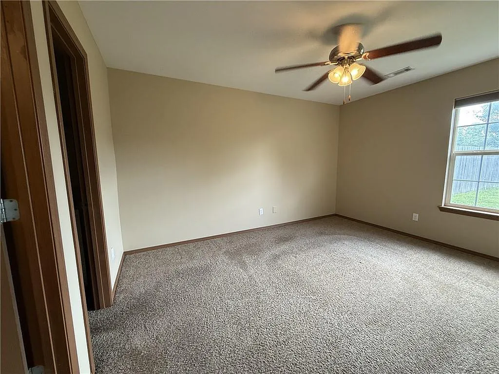 3 bed, 1256 sqft, $1,450 — Photo 4