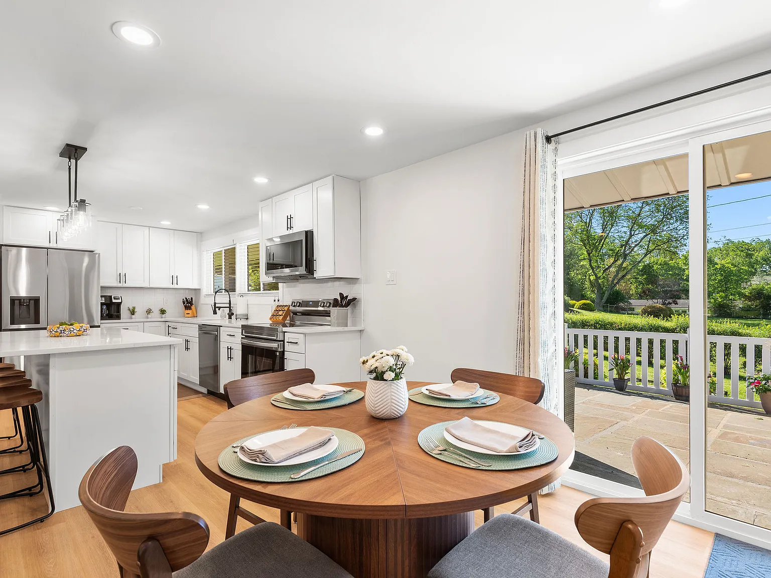 4 bed, $6,500 — Photo 2
