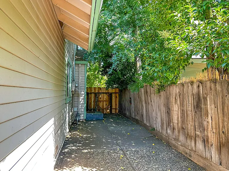 485 E 1st Ave — Photo 30