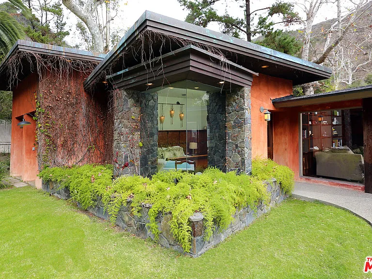 2673 Mandeville Canyon Rd — Photo 28