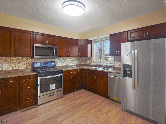 4th image of 7560 Buchanan Dr