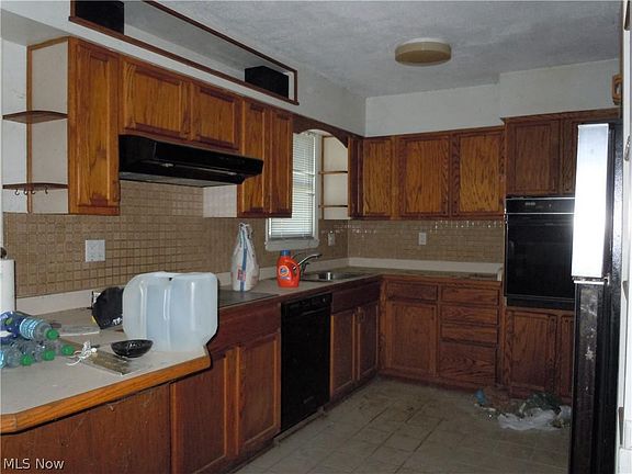4th image of 7464 Reynolds Rd