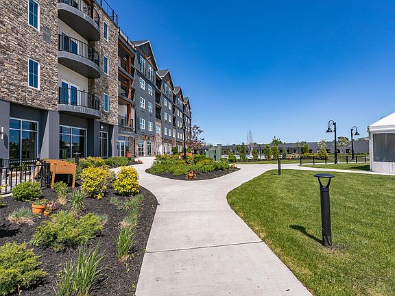 5th image of 205 Lakeshore Dr #508