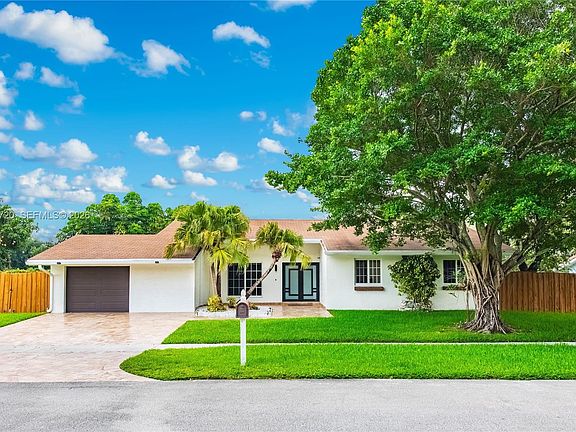 2nd image of 16571 Lake Tree Dr