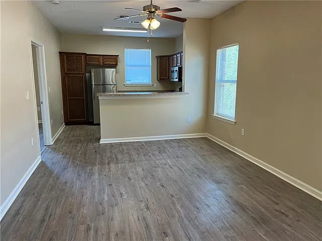 3 bed, 2.0 bath, 1031 sqft, $1,450 — Photo 2