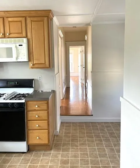206 Middle St #2 — Photo 5