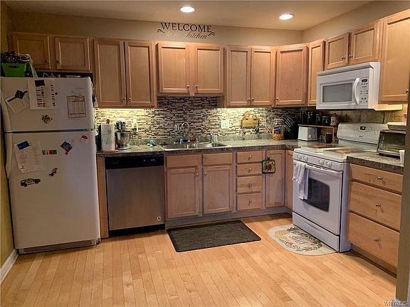 4th image of 951 Maryvale Dr