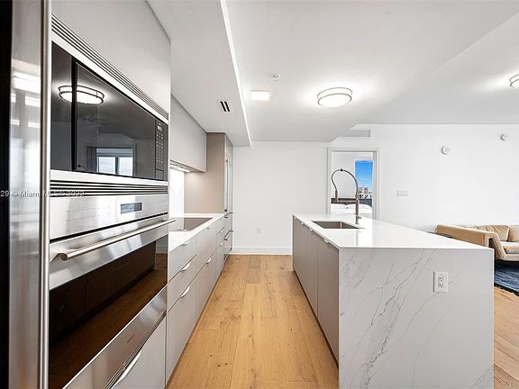 5th image of 9521 E Bay Harbor Dr #905