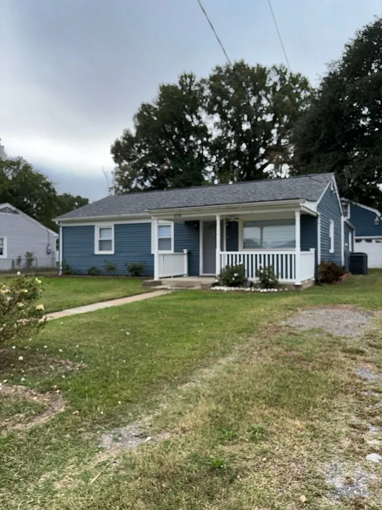 4 bed, 1200 sqft, $1,900 — Photo 1