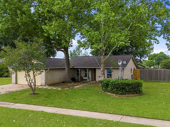 2nd image of 10502 Crescent Moon Dr