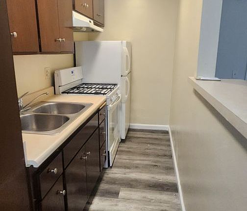 3rd image of 18530 Prairie St APT 34
