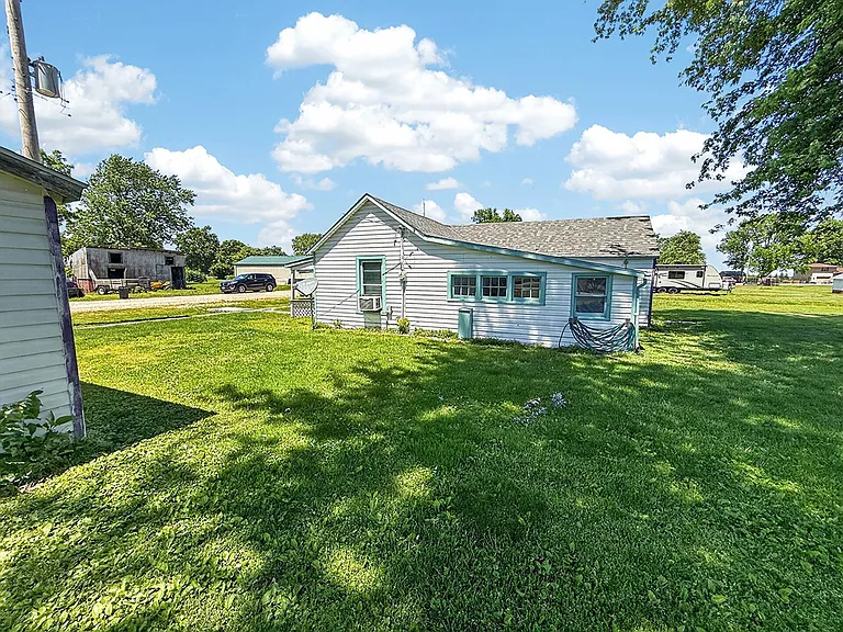 216 Rollins St — Photo 45