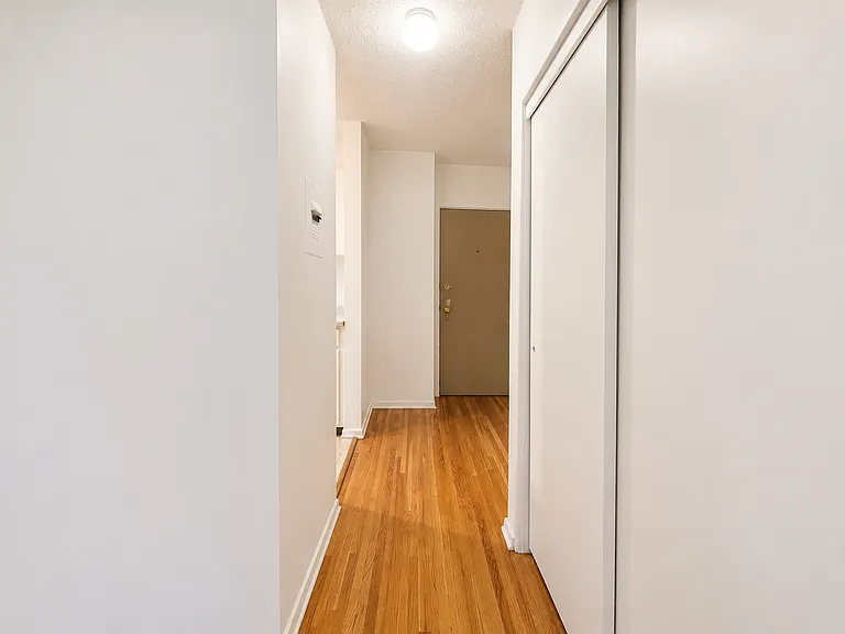 2404 2nd St SW #205 — Photo 9