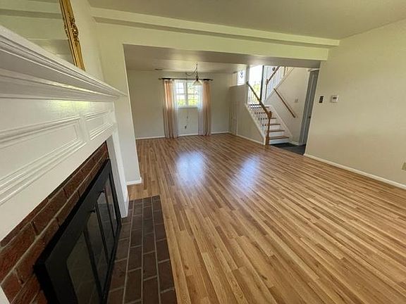 5th image of 523 Wanstead Way