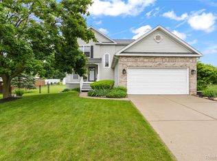 13545 Hunters Xing, Bath, MI 48808