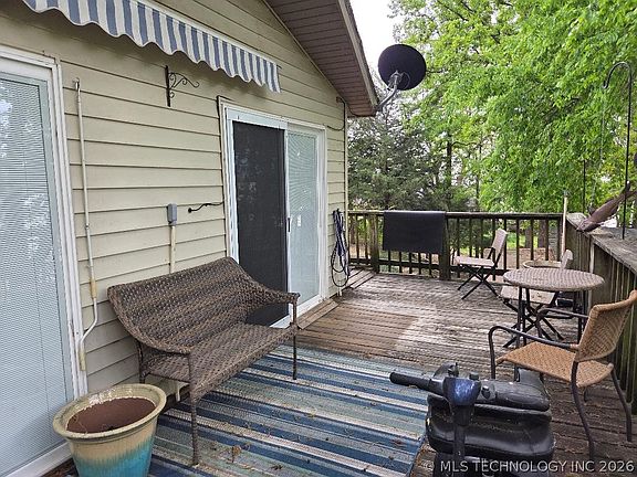 3rd image of 121712 Dall Dr
