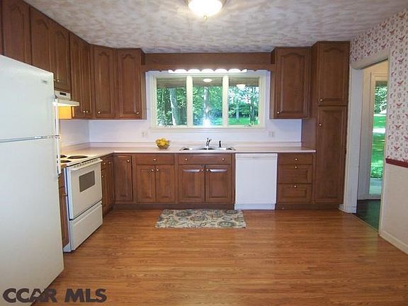3rd image of 1364 Greenwood Cir