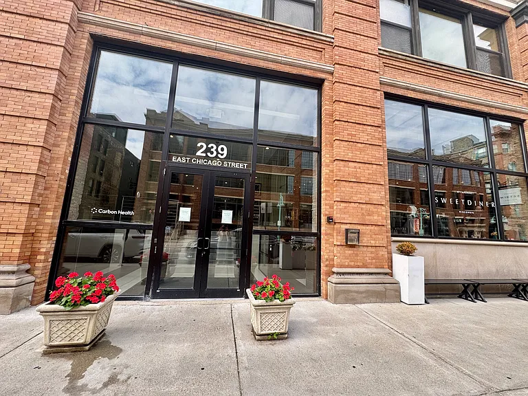 239 E Chicago St #508 — Photo 1