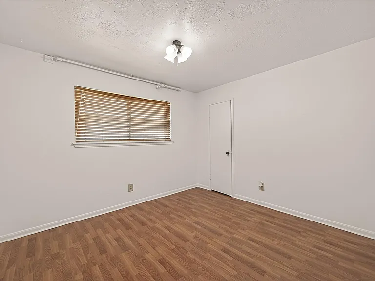 9422 Kristin Dr — Photo 36