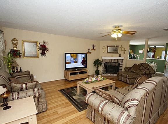 2nd image of 2409 Red Oak Dr