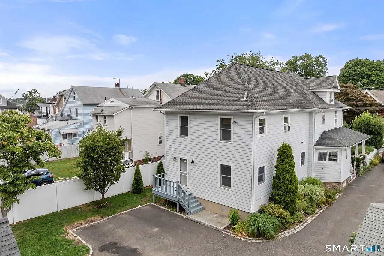 2 bed, 1.5 bath, 1000 sqft, $3,500 — Photo 3