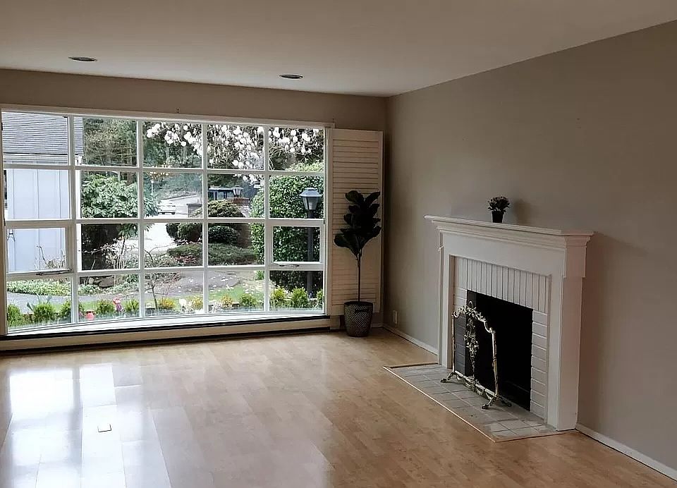 1st image of 1420 Bellevue Way SE APT 1