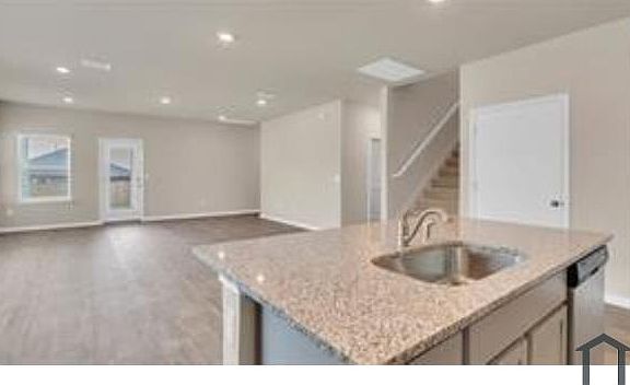 3rd image of 3681 Zenith Rd