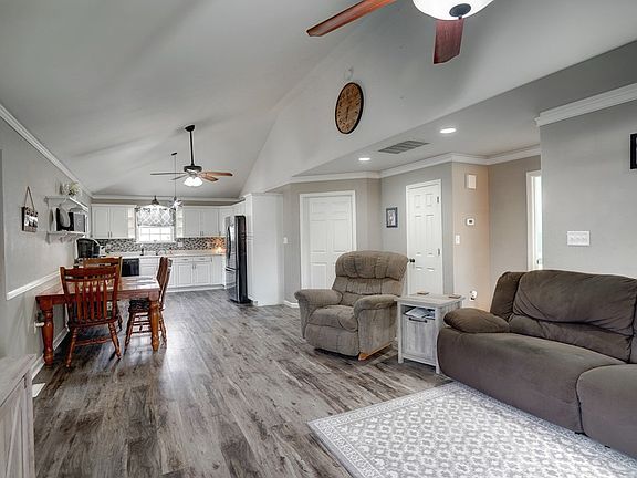 2nd image of 2404 Blakemoore Dr