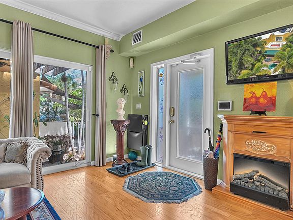 4th image of 705 NW 1st Avenue