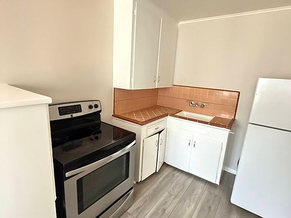 2nd image of 453 San Bruno Ave W APT 4