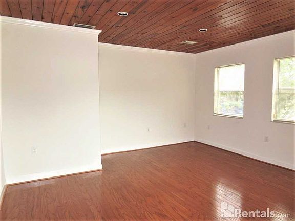 3rd image of 1201 E Crawford St