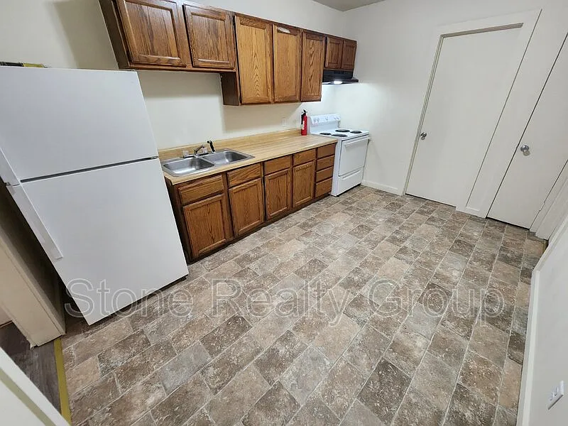 3 bed, 1.0 bath, $750 — Photo 3
