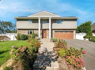 147 Parkway Dr, Plainview, NY 11803