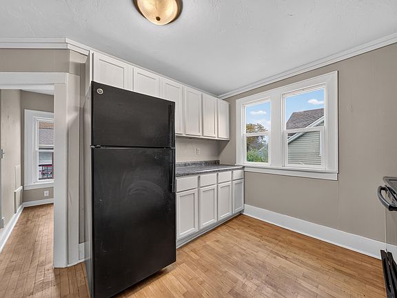 4th image of 1108 Cherry St