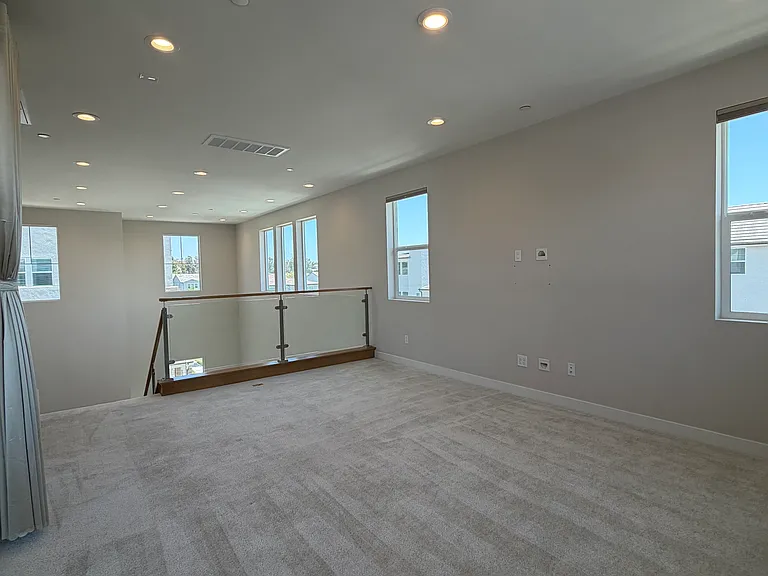 160 Tivoli Ln — Photo 32