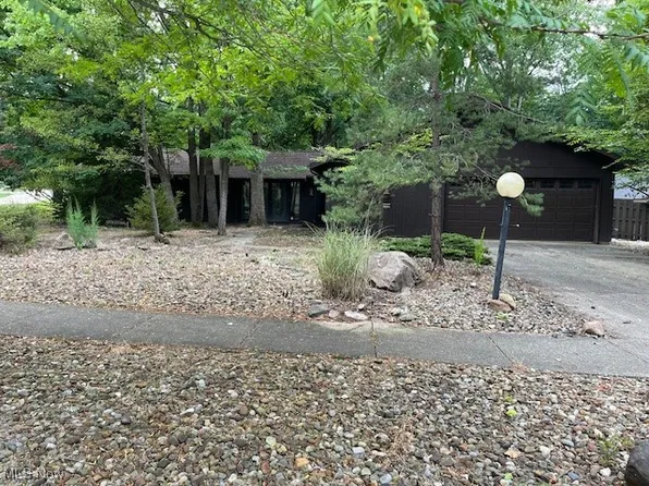17690 Falling Leaves Rd, Strongsville, OH 44136