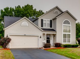 858 Eagle Dr, Aurora, IL 60506