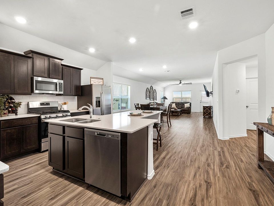 1st image of 237 Escondido Cir