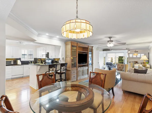 14 Colonial Club Drive #300, Boynton Beach, FL 33435