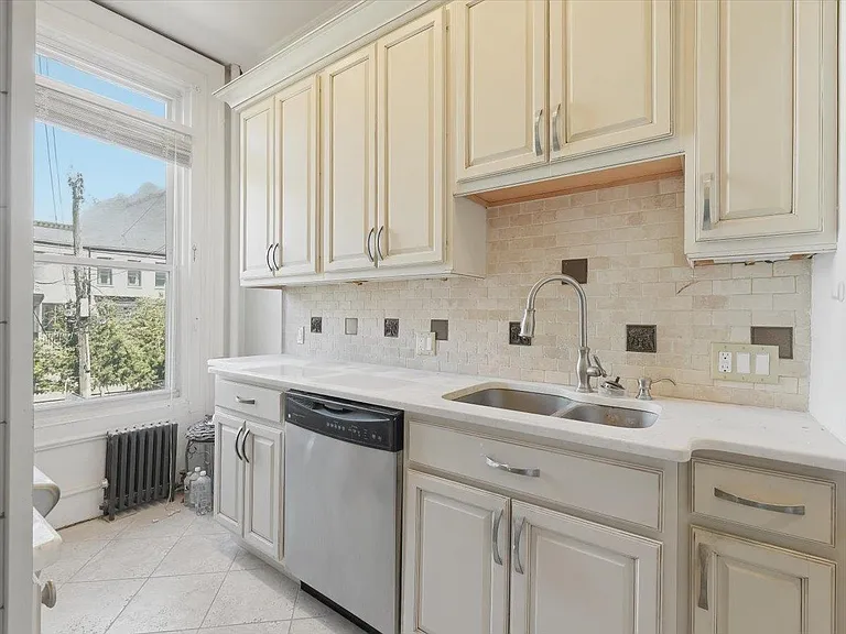 1034 Park Ave #2 — Photo 9