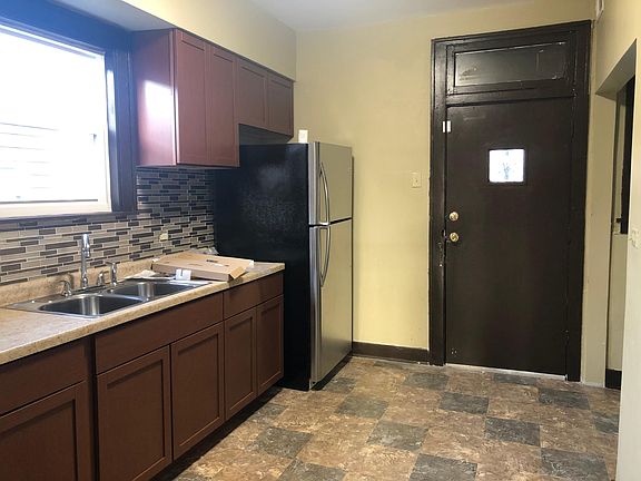 4th image of 853 Wentworth Ave #1