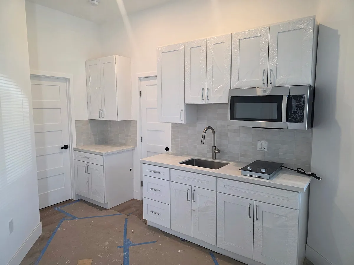 Building Photo - 1016 Cedar Brk #1