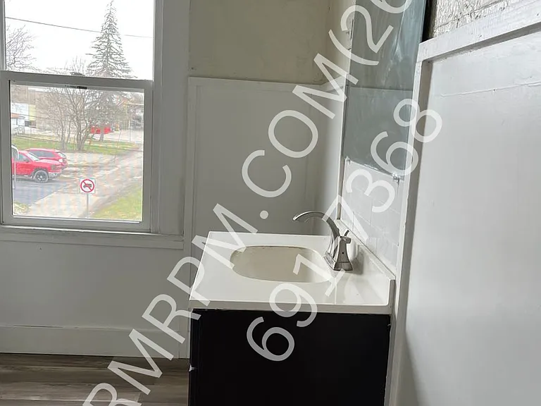 36 1/2 N Lafontaine St — Photo 8