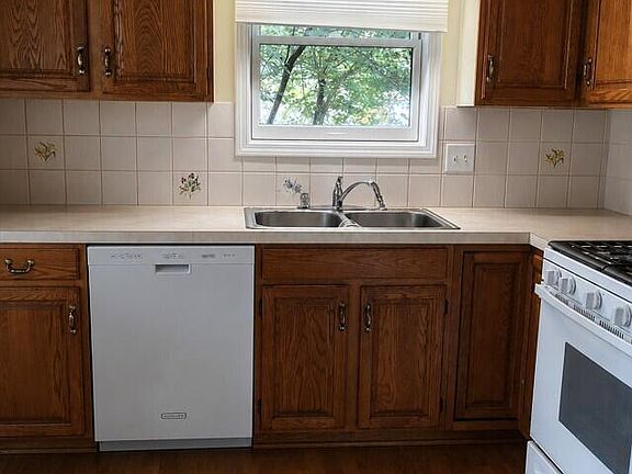 3rd image of 3140 Old Kent Rd SE