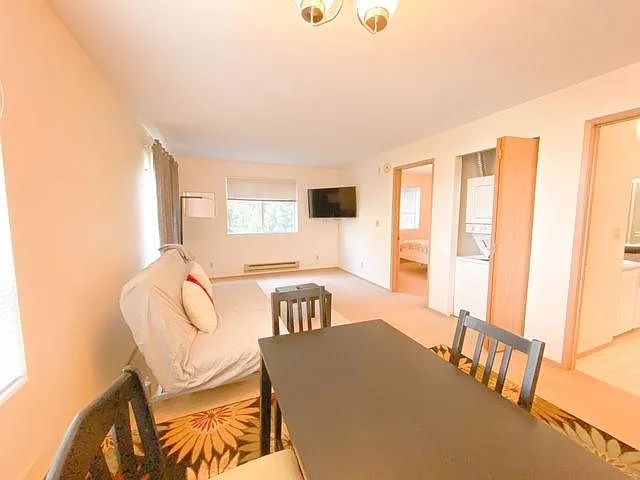 4727 Ravenna Ave NE — Photo 3